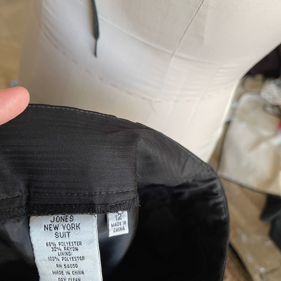 Jones New York suit - Picture 4 of 5